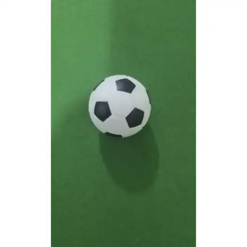 توپ فوتبال دستی چهل تکه